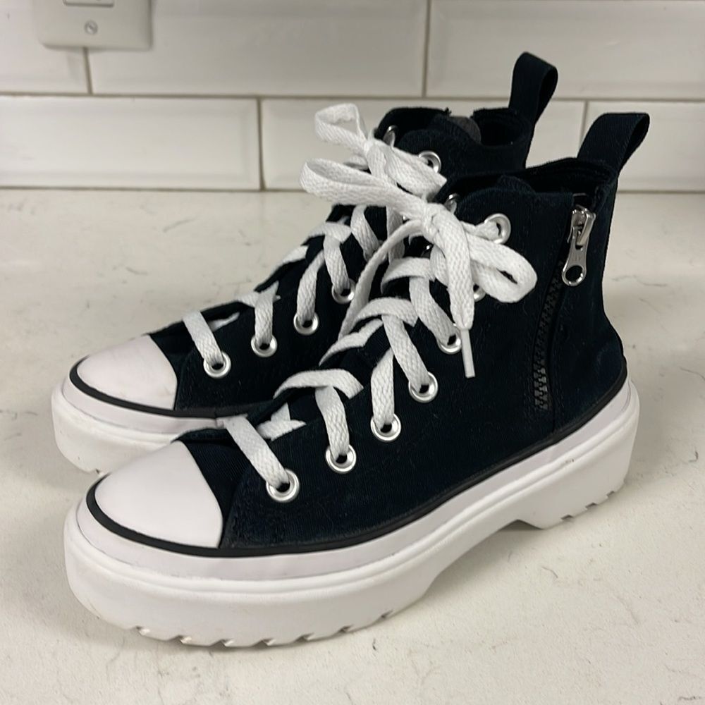 Converse Chuck Taylor All Star Lugged Lift
Girls' Grade School Size 2 Black